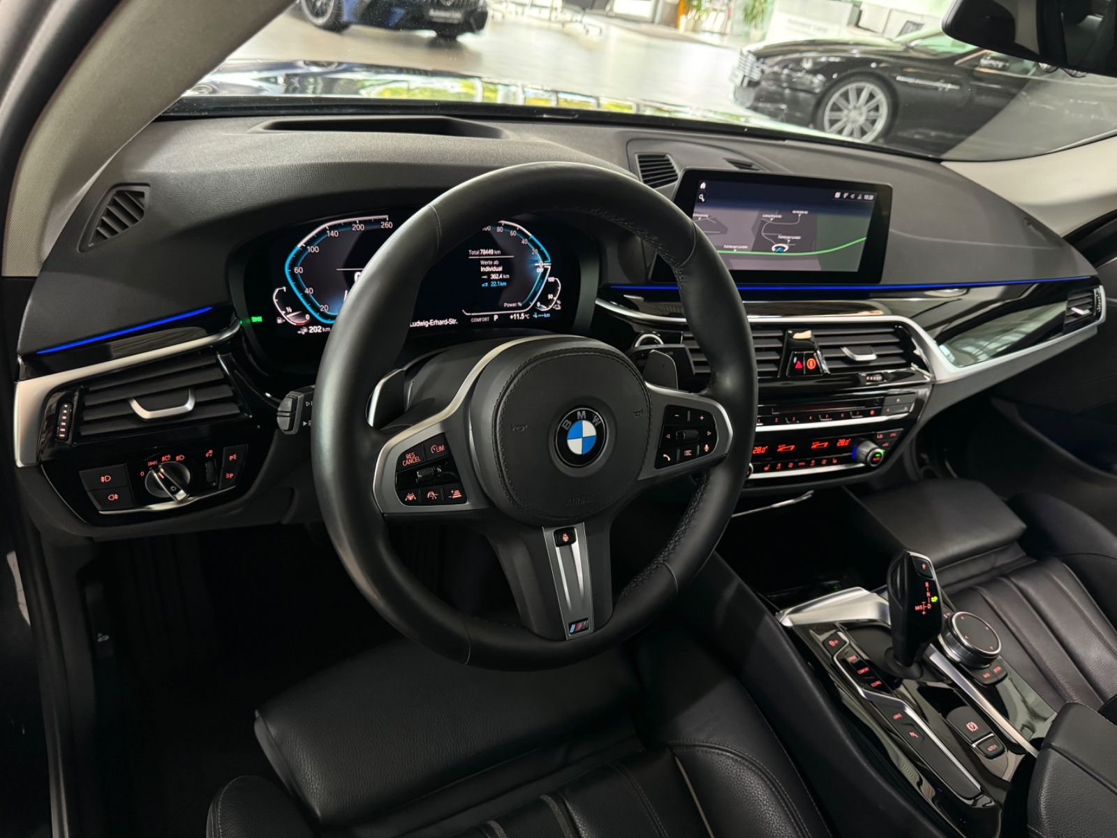 Fahrzeugabbildung BMW 530e iP Sport Line ACC Kamera SoftCose DAB HiFi