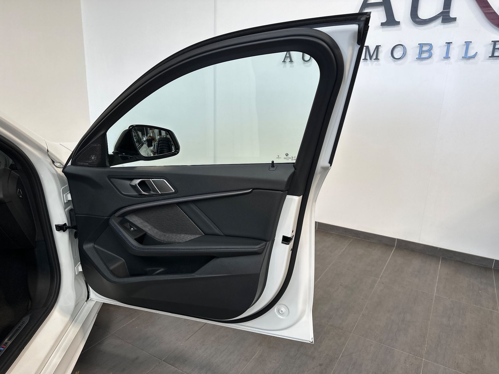 Fahrzeugabbildung BMW 120 d xDrive Aut. M Sport NAV+LED+SHZ+KAM+DAB