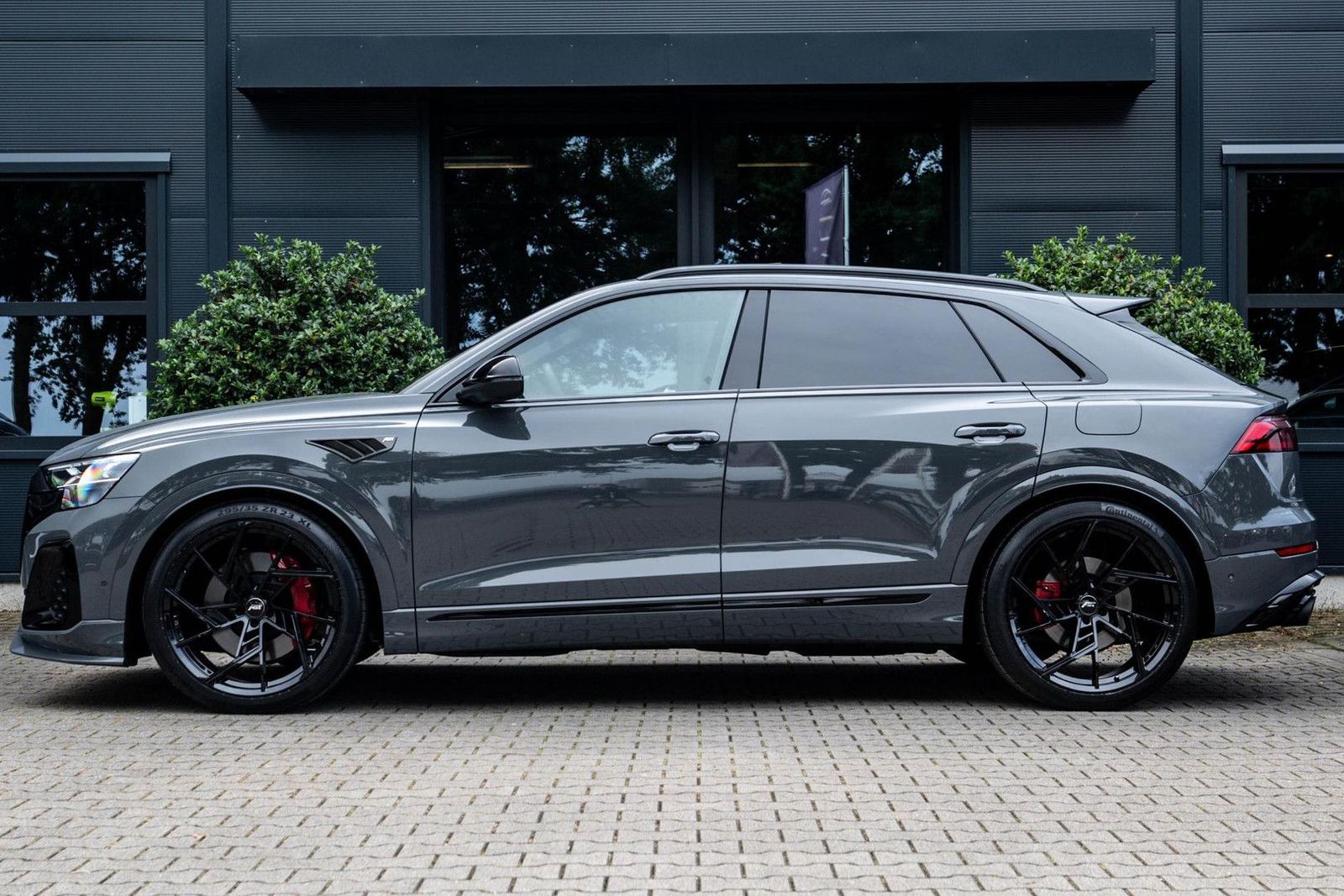 Audi Q8 60 TFSI e Competition 490pk, ABT, Nimbus grey imagem 3