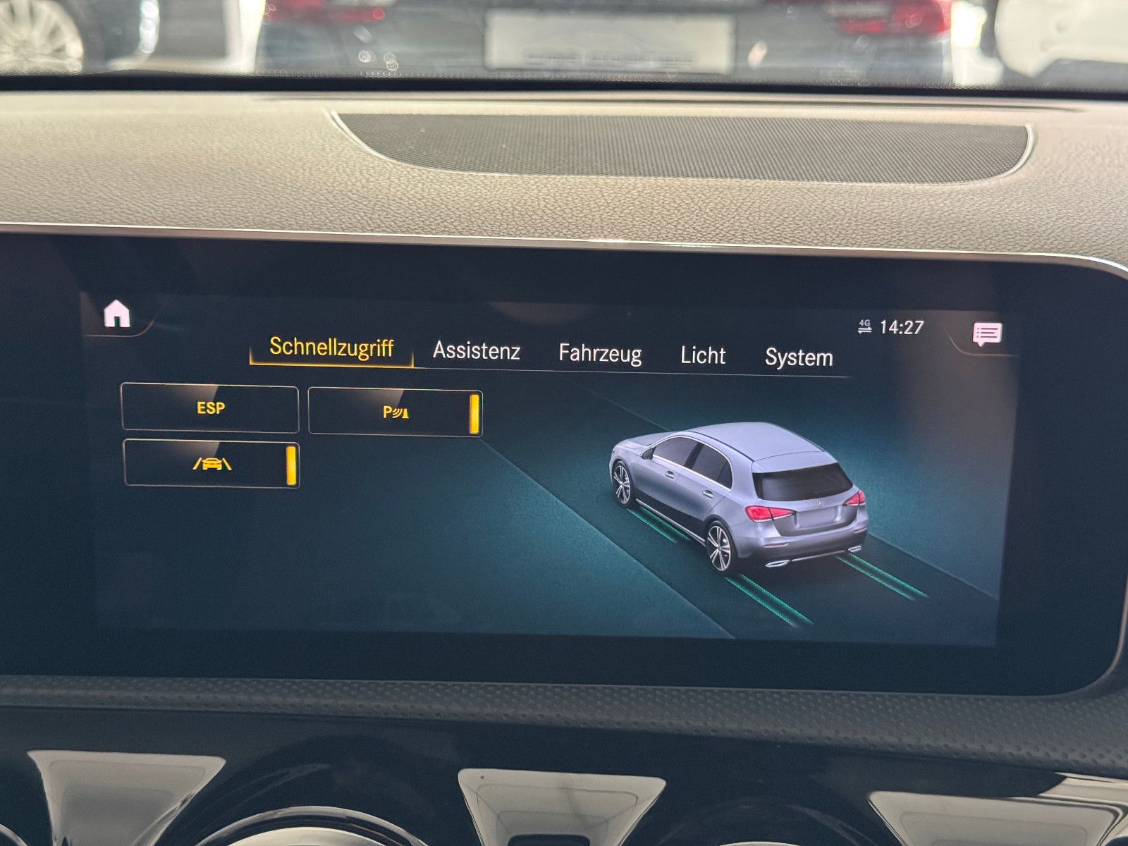 Fahrzeugabbildung Mercedes-Benz A 180 d PROGRESSIVE SPORTPAKET LED NAVI MBUX +