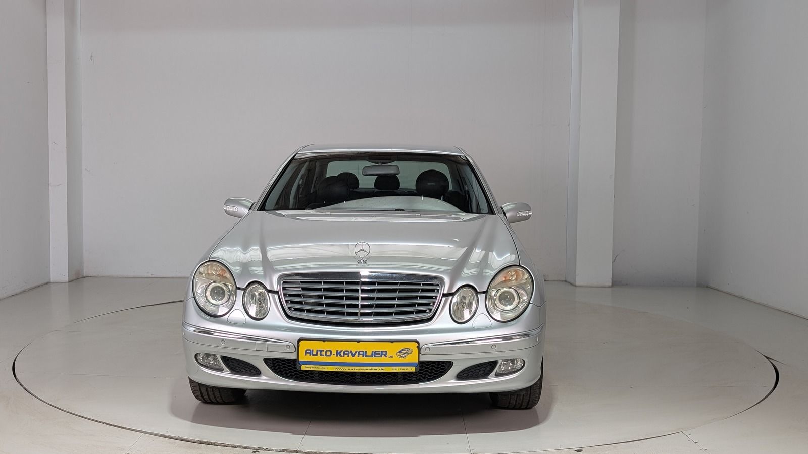 Fahrzeugabbildung Mercedes-Benz E 320 4Matic * Bi- Xenon * STHZ * Elegance
