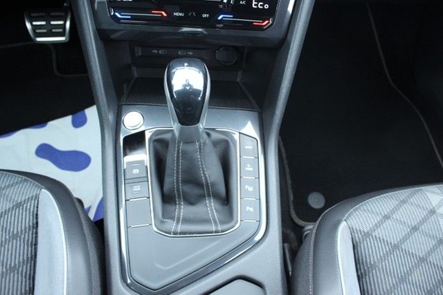 Tiguan R-Line eHybrid Black-Style AHK Kamera