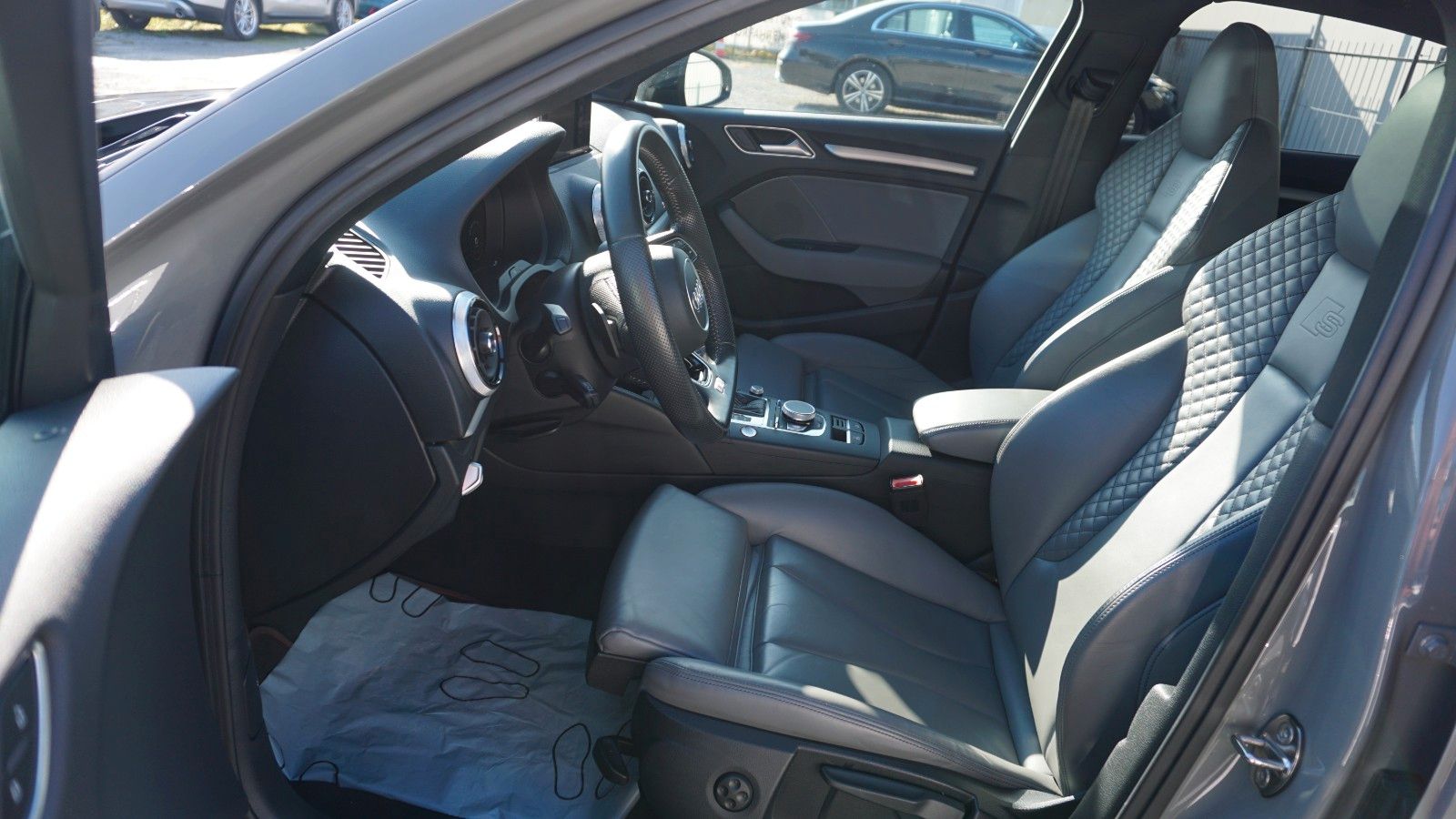 Fahrzeugabbildung Audi S3 Lim. 2.0 TFSI quattro Navi Kamera B&O Pano