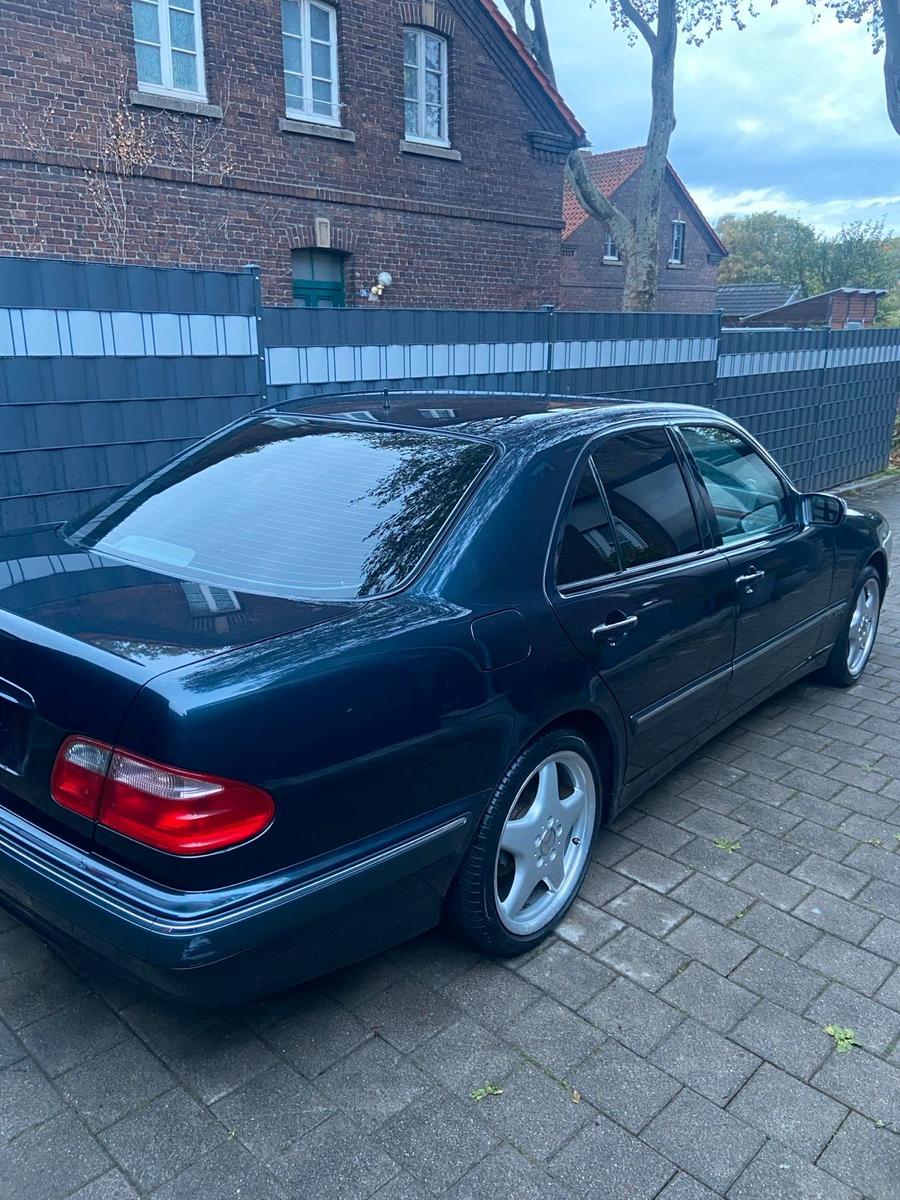 Mercedes-Benz E 240