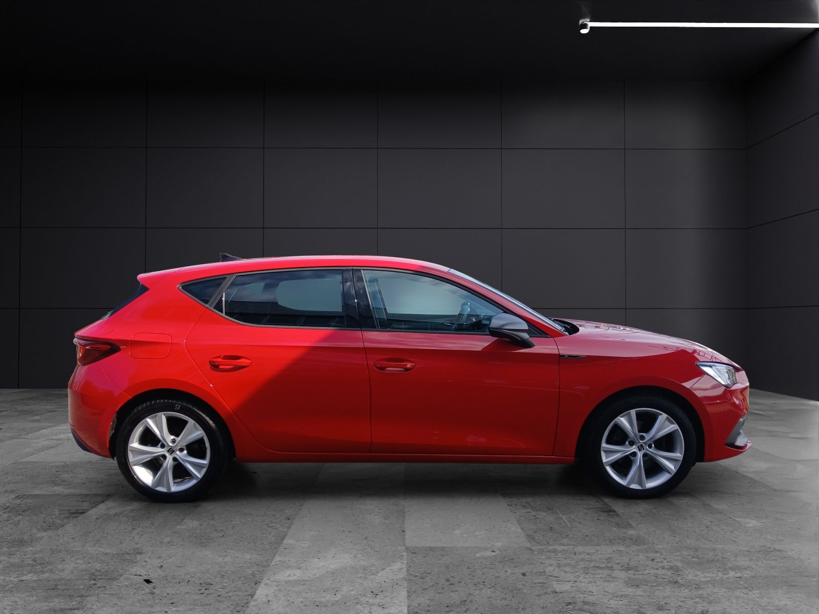 Fahrzeugabbildung SEAT Leon TSI FR-Line LED AHK GRA RFK LM