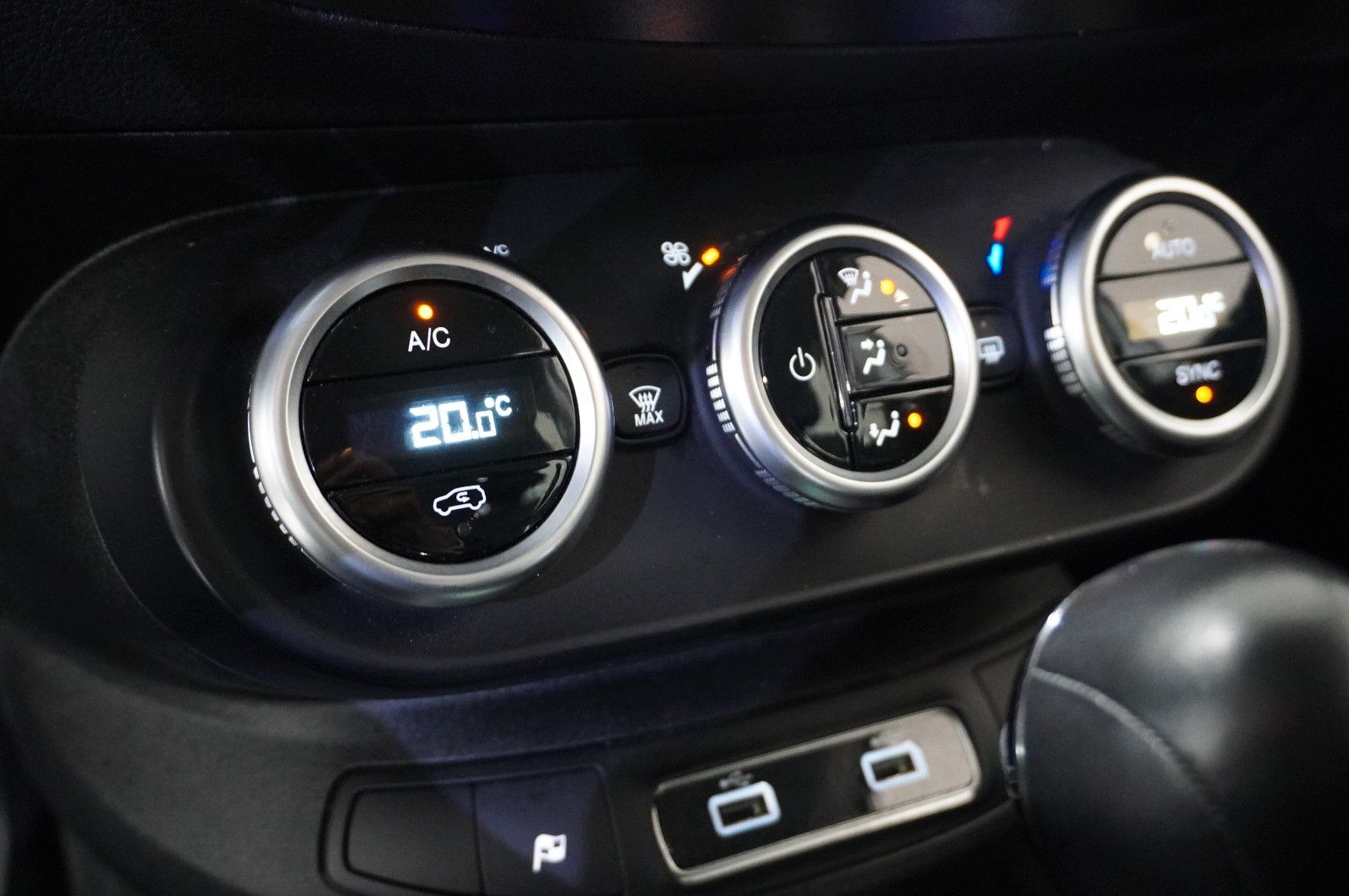 Fahrzeugabbildung Fiat 500X 1.3T CROSS DCT NAVI/LED/PDC/SPORT/TEMP/DAB+