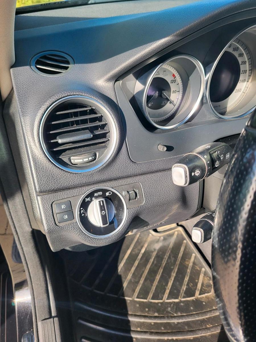 Mercedes-Benz 220 2012 — photo 14