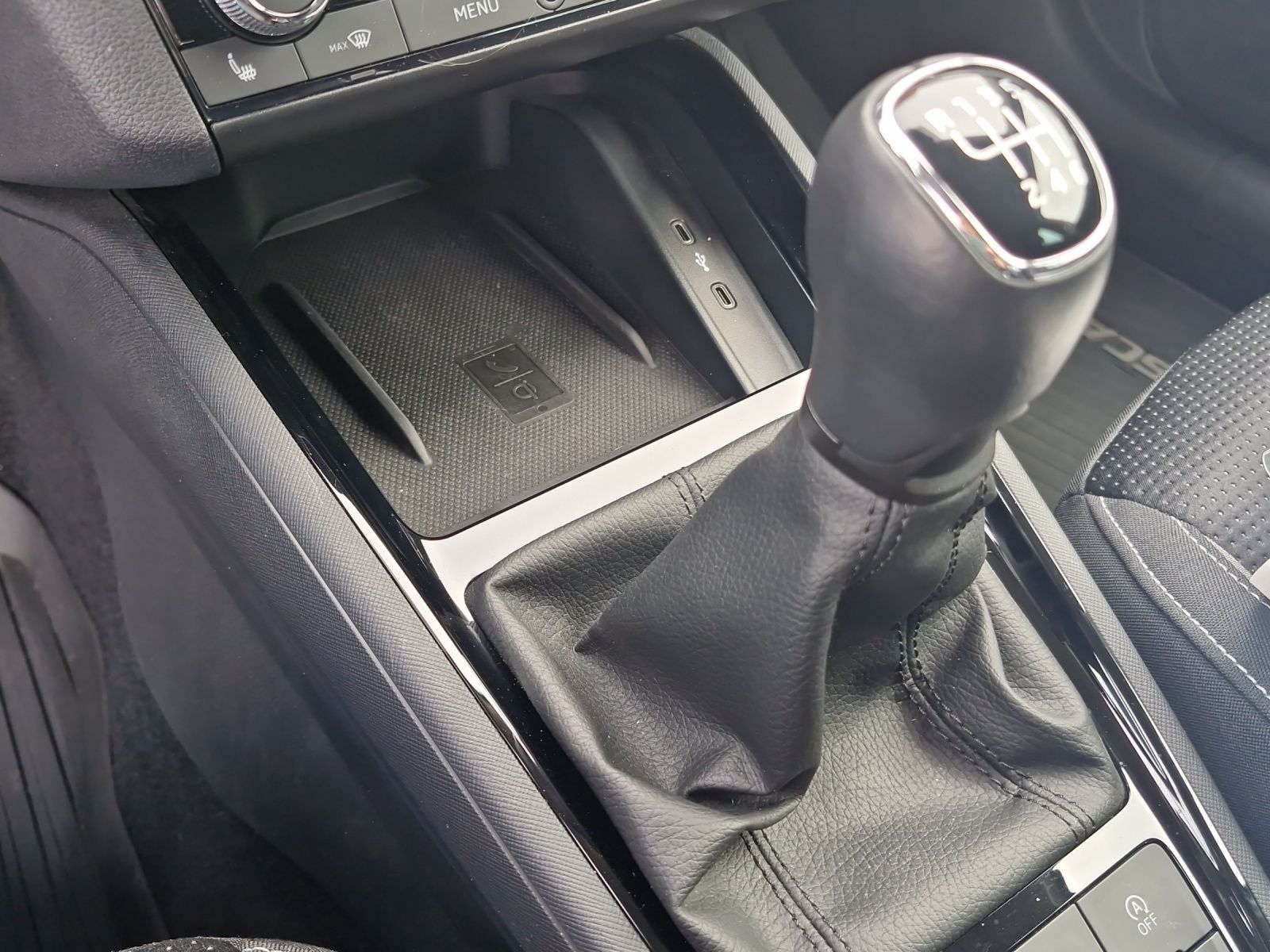 Fahrzeugabbildung SKODA Scala Tour 1.0 TSI LED Navi SHZ VC