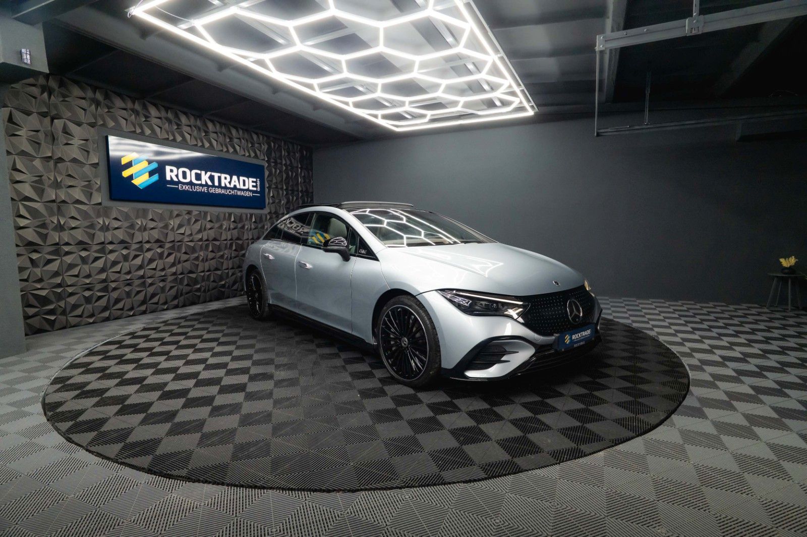 Fahrzeugabbildung Mercedes-Benz EQE 350+ AMG Night | Batterie NEU 100% | Pano
