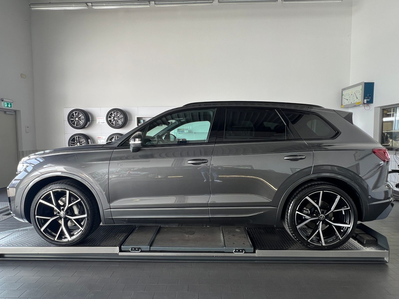 Fahrzeugabbildung Volkswagen Touareg R-Line 3.0 V6 TDI 4MOTION *Luftfederung,