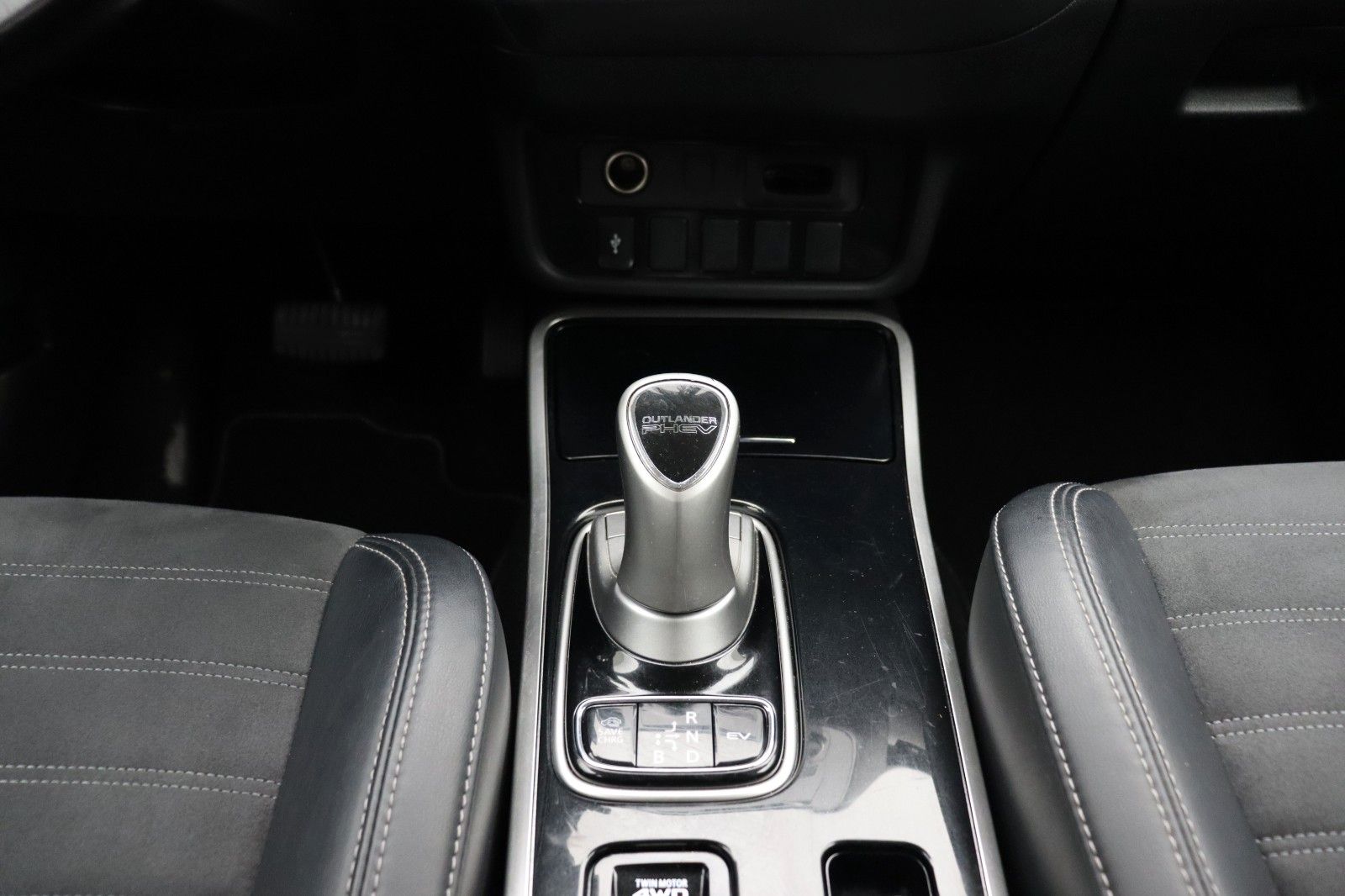 Fahrzeugabbildung Mitsubishi Outlander PHEV 2.4 Basis 4WD