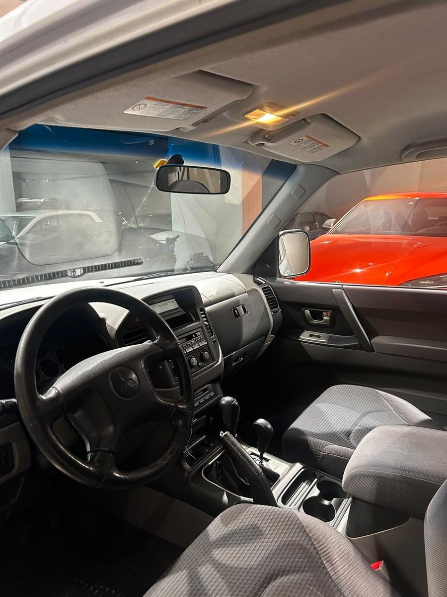 Mitsubishi Pajero 3.2 DI-D 3 portes | 160 ch | BVM | Attelage | Barres de toit | Capteur de pluie