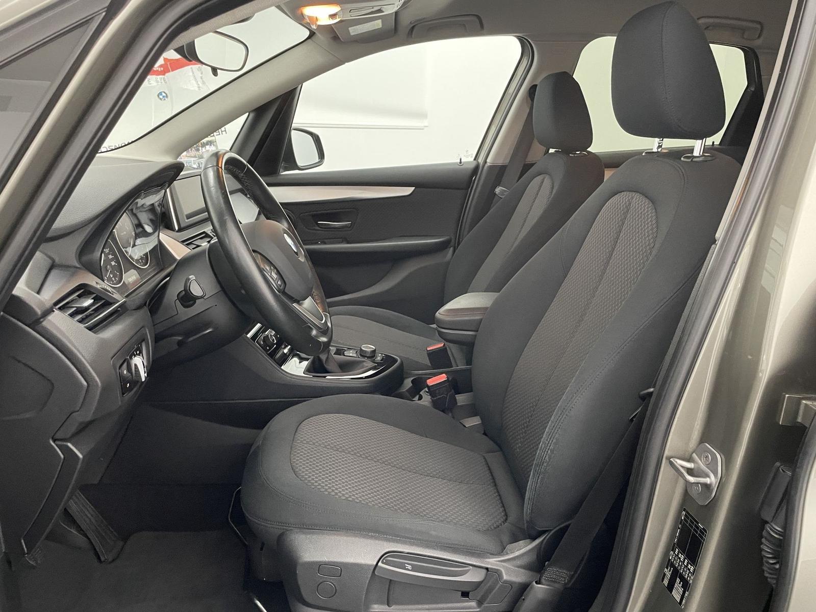 BMW 220i Active Tourer Advantage Tempomat AHK schw.