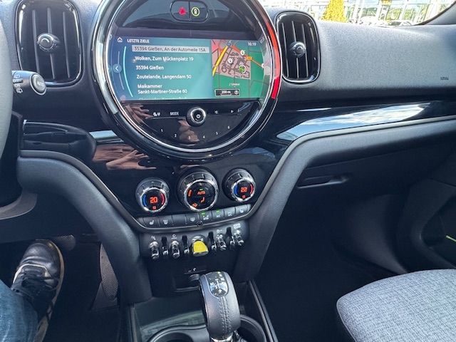 Fahrzeugabbildung MINI Countryman Cooper SE PHEV Classic Trim All4 PANO