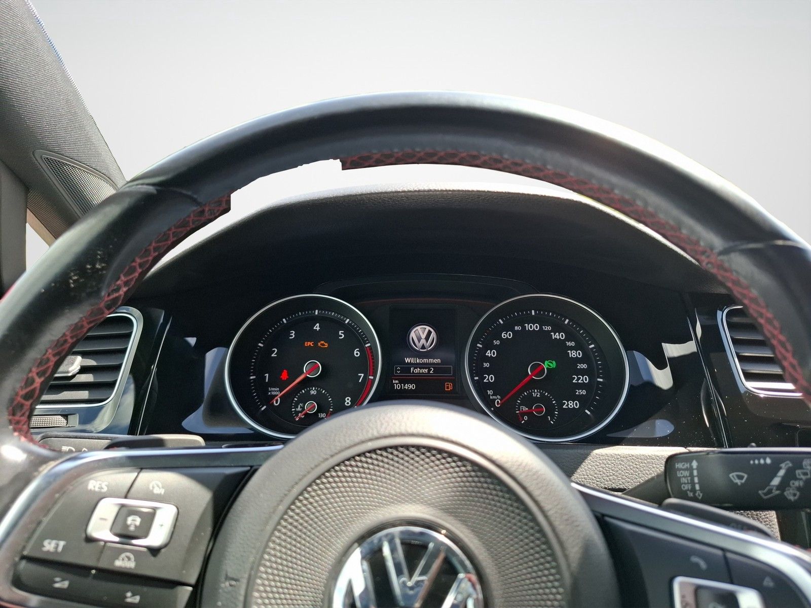 VW Golf VII 2.0 TSI GTI DSG / PANORAMA / LED / NAVI - Image 12