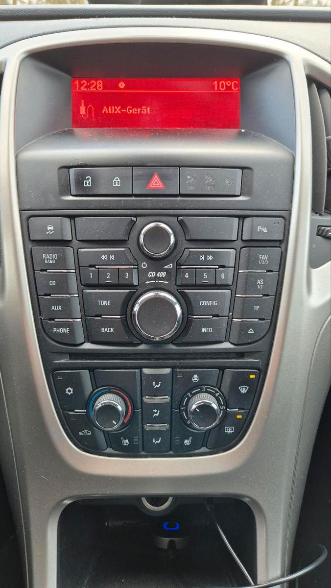 Opel Astra 2012 — photo 5