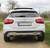 Mercedes-Benz GLA 220 4MATIC, LED, PANO, AHK, SHz - weiße Mercedes-Benz GLA 220