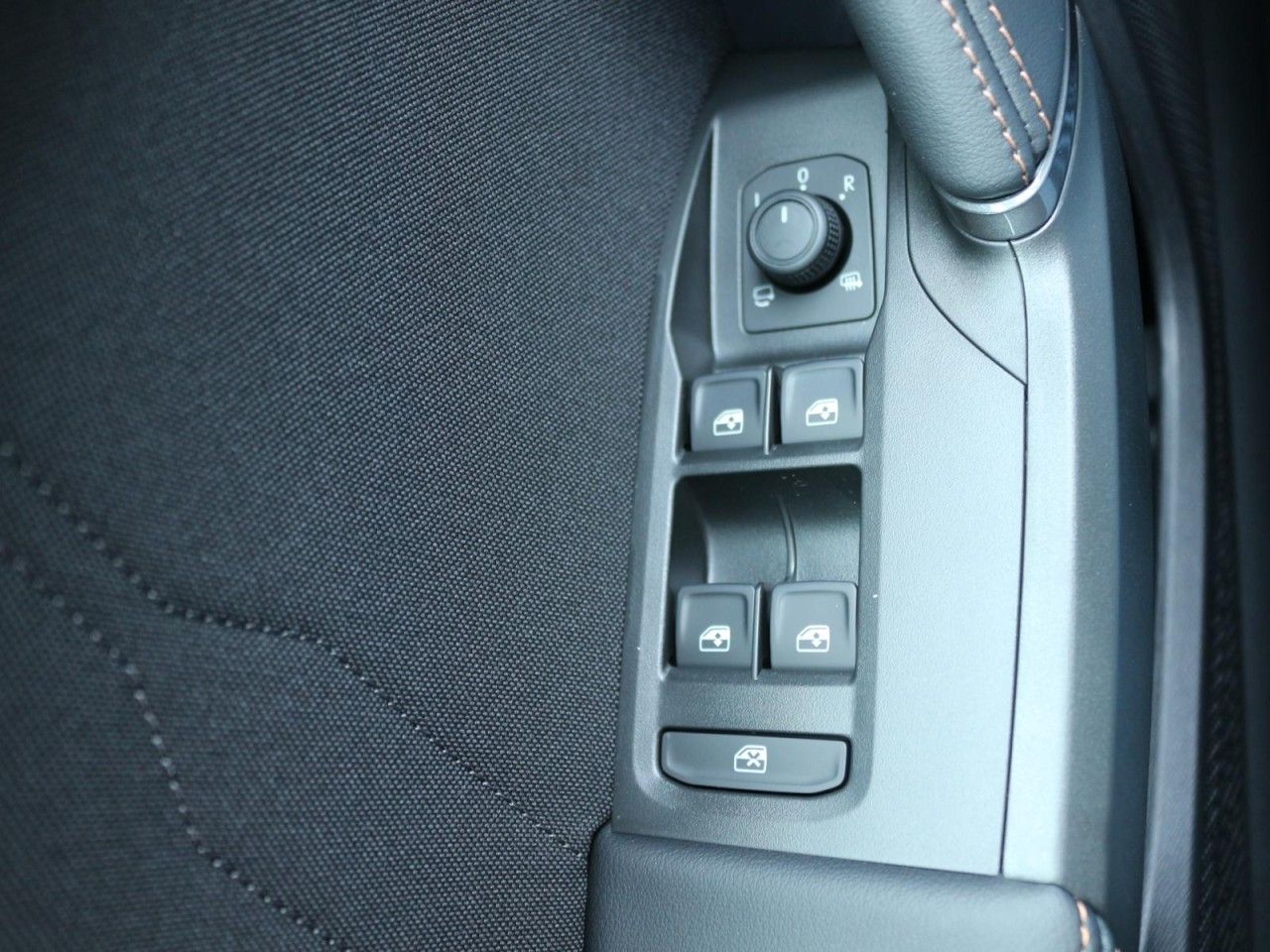 Fahrzeugabbildung CUPRA Formentor 1.5 eTSI DSG - mit KI generiert/bearbeitet