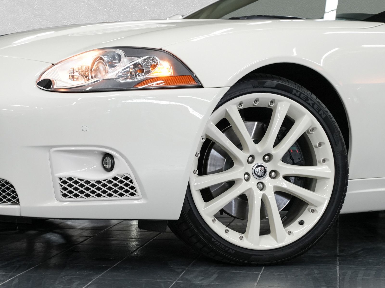 Fahrzeugabbildung Jaguar XKR Cabrio - CATS|20"|Bi-Xenon+aktiv.KL|ALPINE