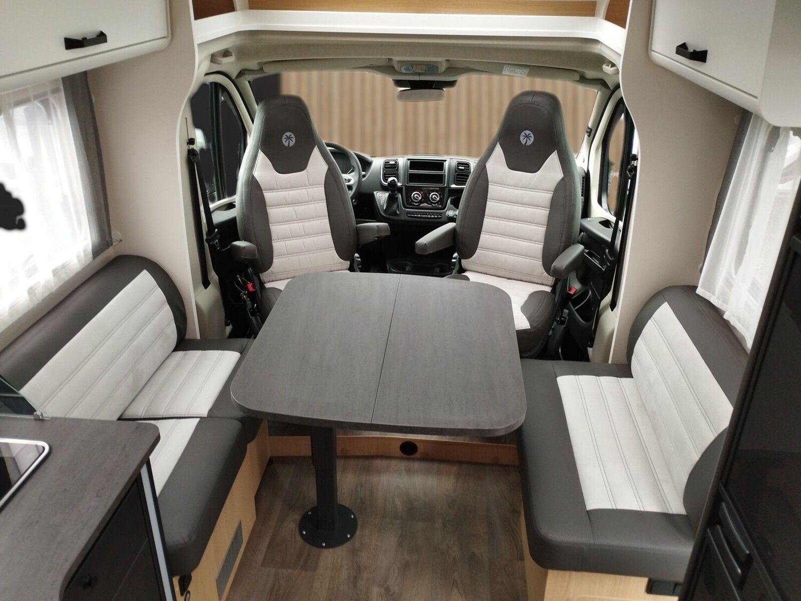 Fahrzeugabbildung Sunlight Adventure T 68C Automatik, Dörr Edition, TV