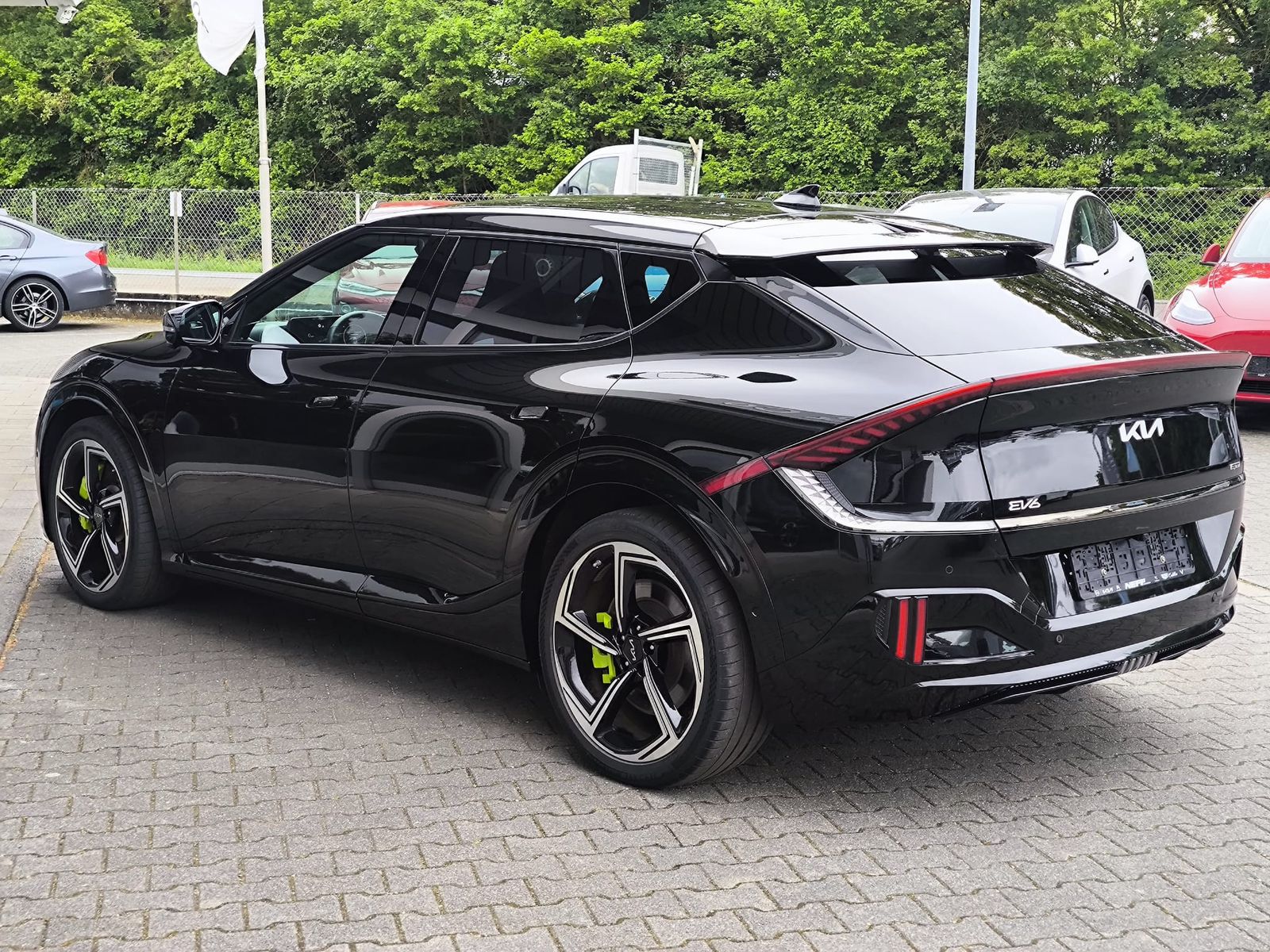Fahrzeugabbildung Kia EV6 GT 4WD WERKSGAR+NAVI+LED+SHZ+WP+KAM+ACC+DAB+