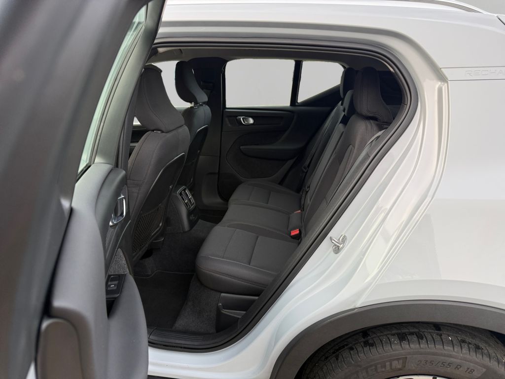 VOLVO XC40 T4 Recharge DKG Core, AHK, Winter-P. VOLVO XC40 T4 Recharge DKG Core, AHK, Winter-P.