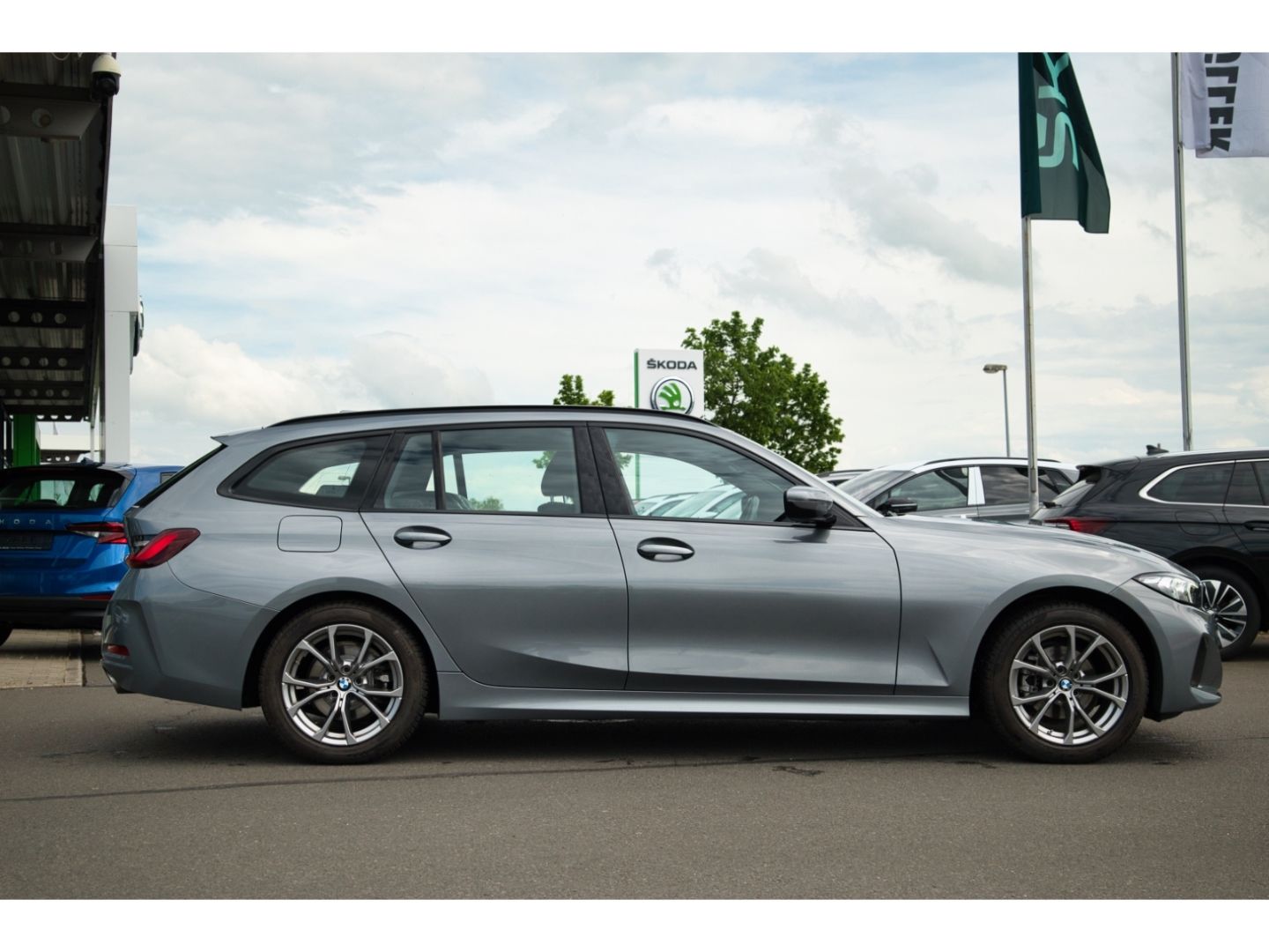 BMW 318 d Touring Navi LED ACC SHz DAB Apple CP foto 4