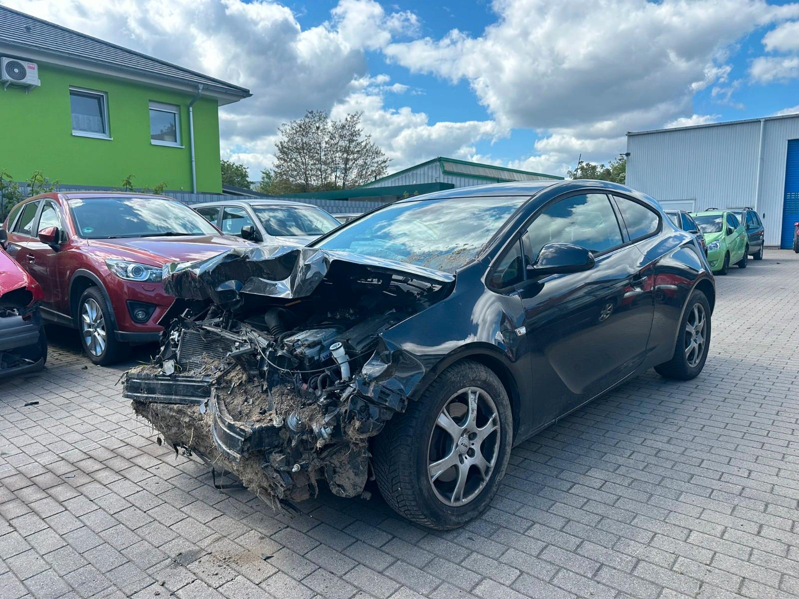 Opel Astra J GTC Edition