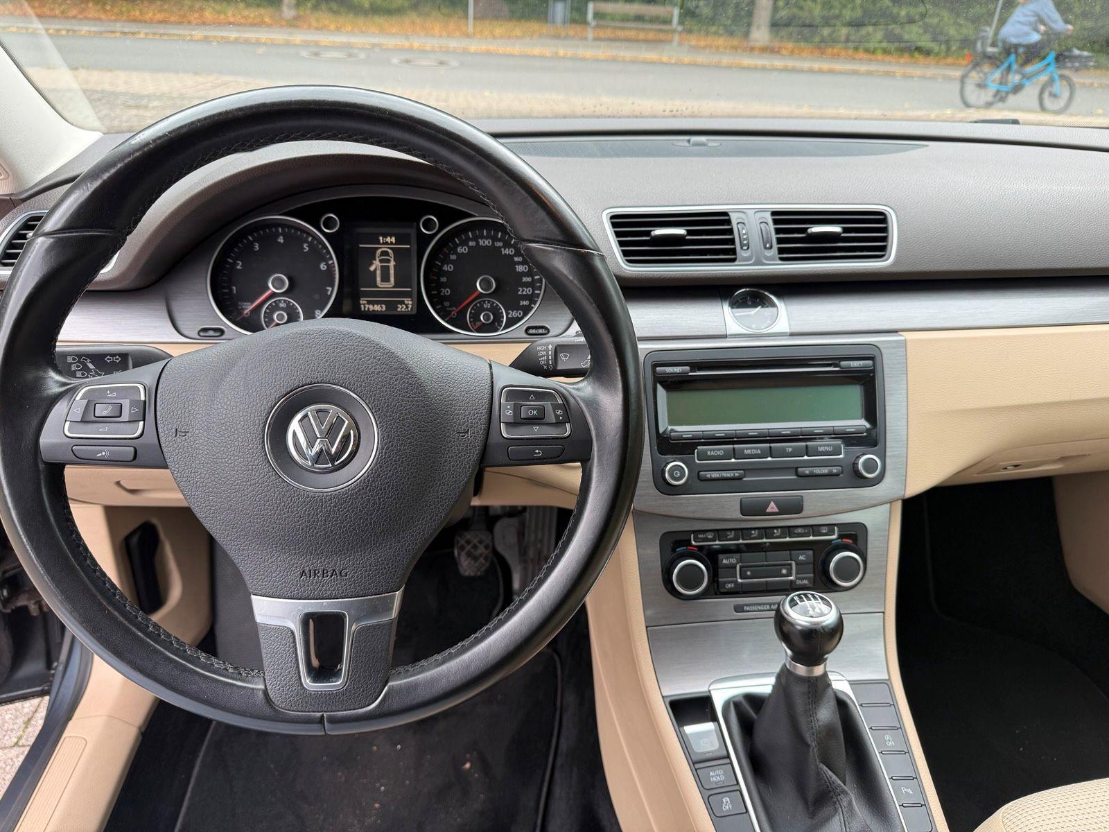 Volkswagen Passat 2011 — photo 7