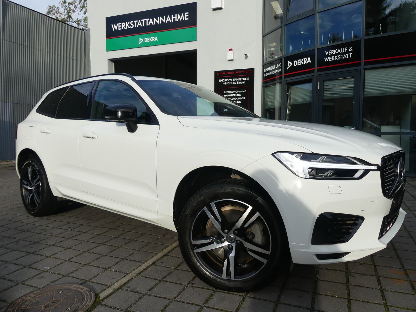 Volvo XC 60 R Design Plug-In MASSAGE/HUD/PANO/STDHZ