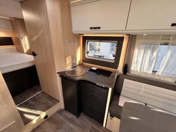 Sunlight Adventure T 69LC 8G Combi 6E SAT TV Heckstützen