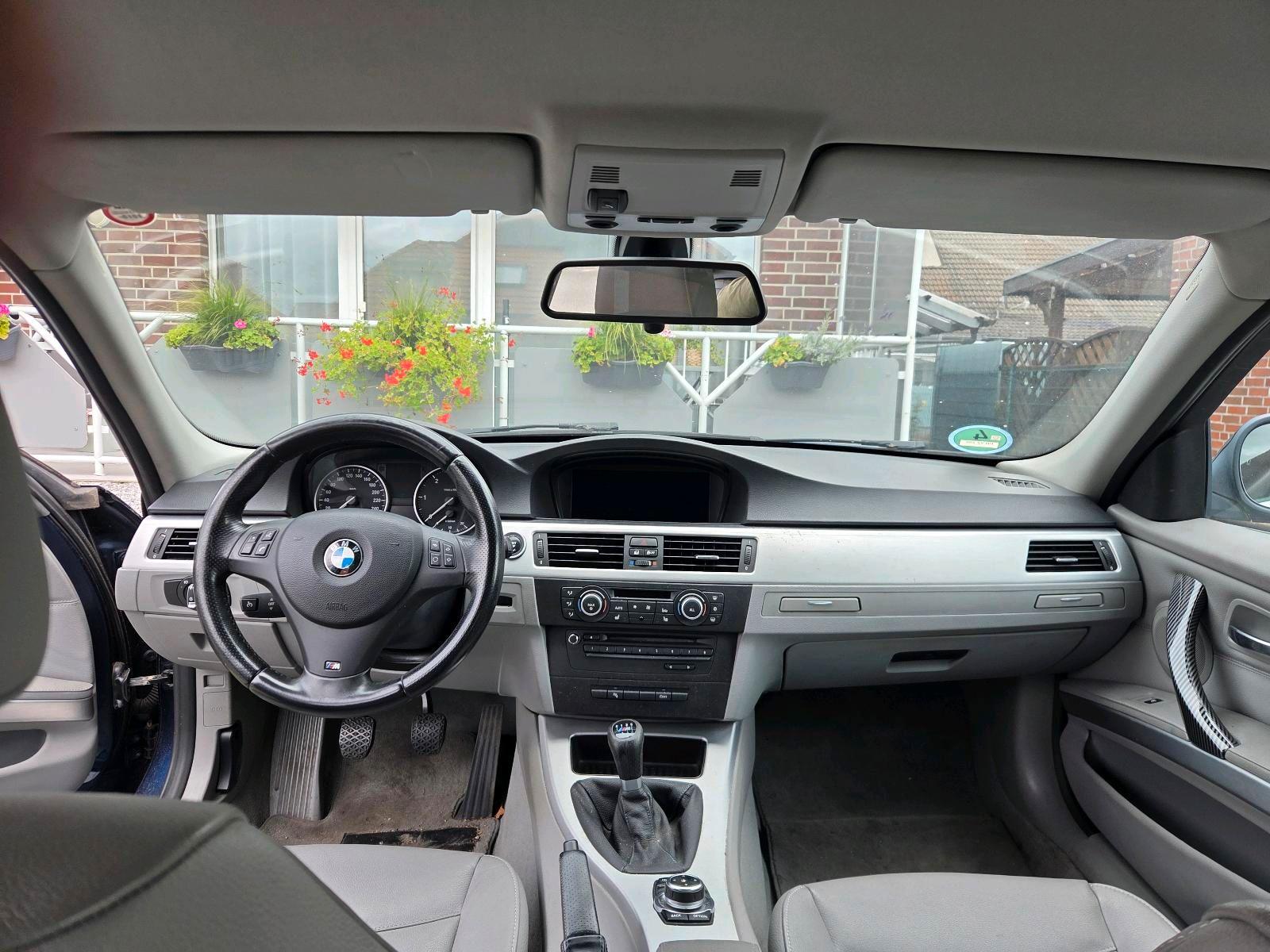 BMW 318 2011 — engine 143 HP (105kW)