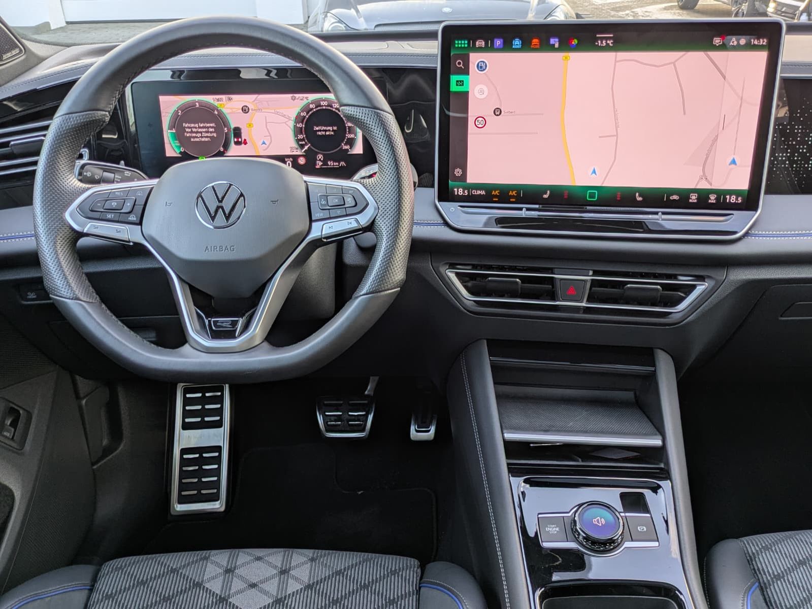 Fahrzeugabbildung Volkswagen Tiguan 2.0 TDI R-Line 4M Pano*Black*Matrix*AHK