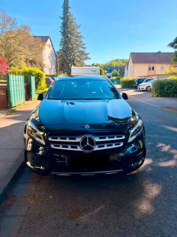 MERCEDES-BENZ GLA 200 d DCT -AMG Line