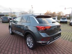 VW T-ROC  STYLE 1,5 TSI*KAMERA+AHK+ACC TEMPOMAT Bild 4