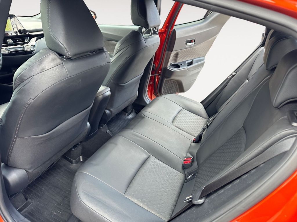 Fahrzeugabbildung Toyota C-HR 2.0 Hybrid Orange Edition