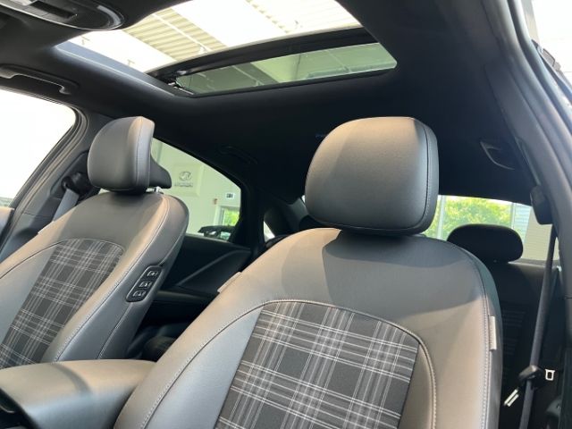 Fahrzeugabbildung Hyundai IONIQ 6 First Edition Elektro 4WD 77 Allrad HUD
