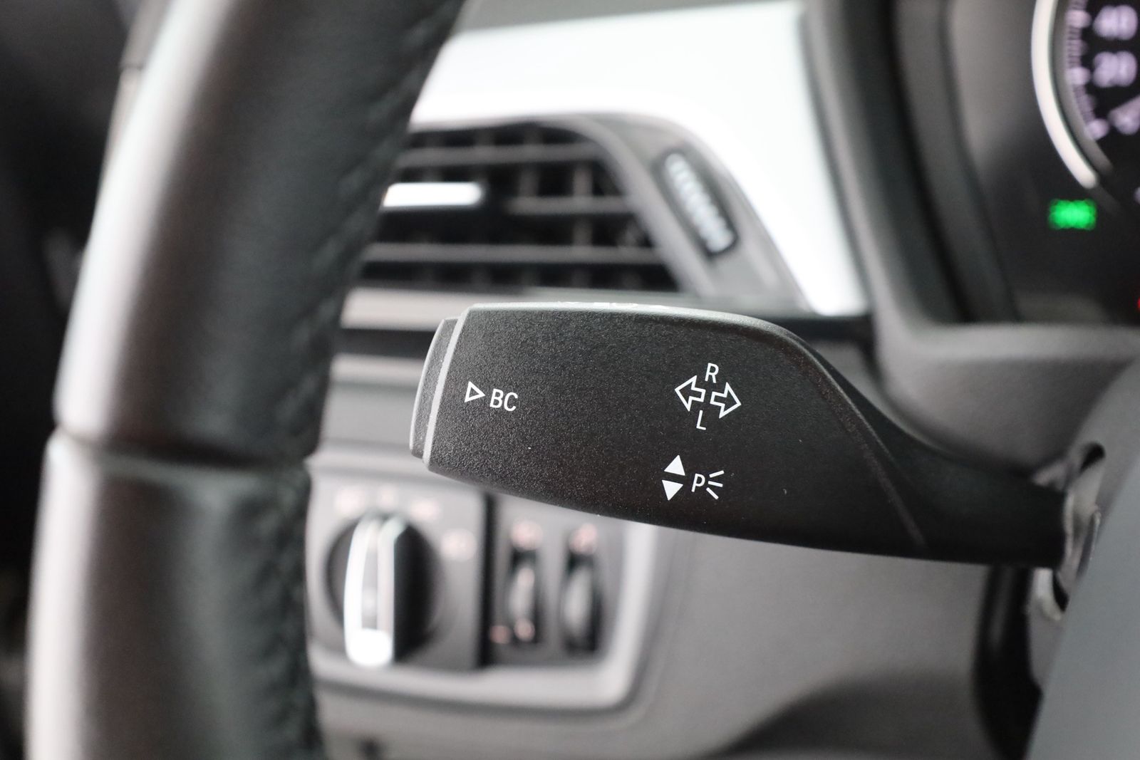 BMW X1 18d sDrive LED Navi Sitzheizung Tempomat PDC foto 20