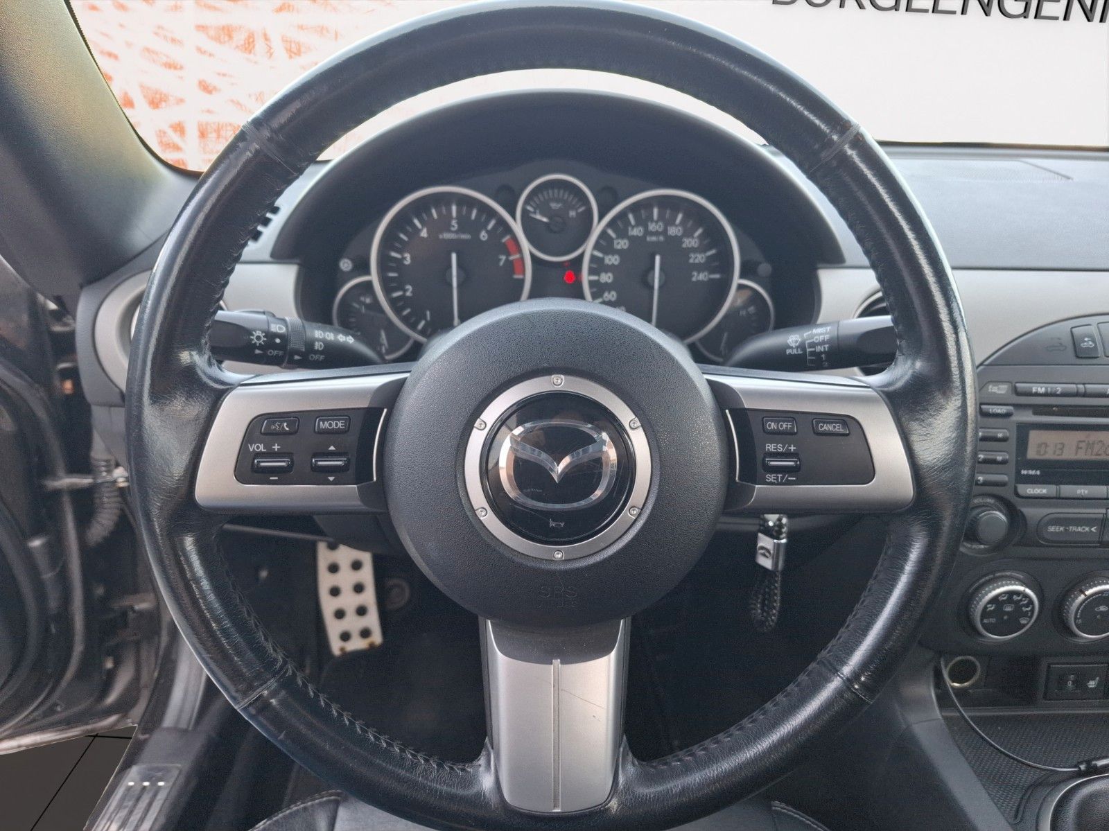 Fahrzeugabbildung Mazda MX-5 1.8 Center-Line Roadster Coupe