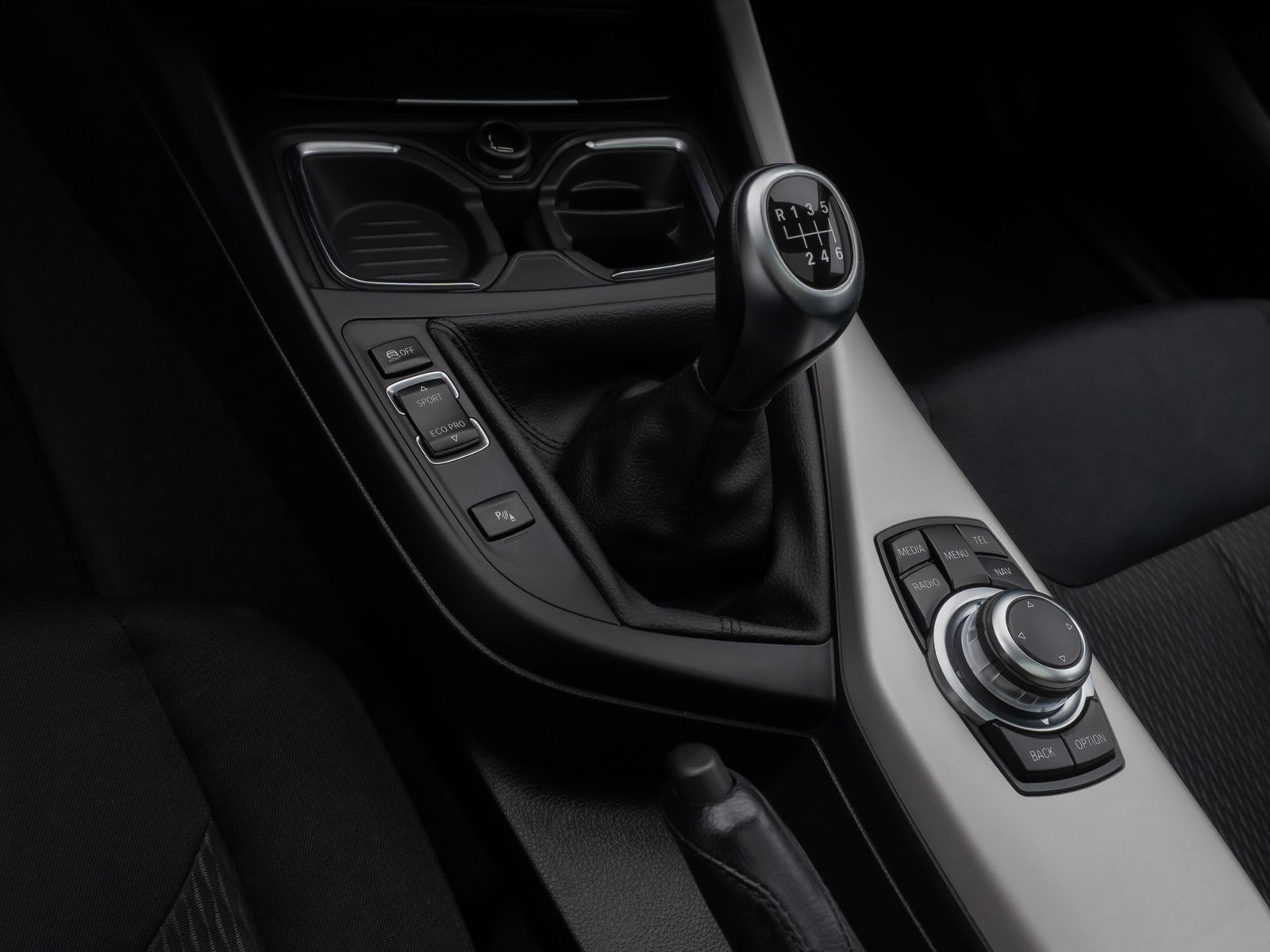 Fahrzeugabbildung BMW 116d  Advantage Paket Plus Glasdach AHK PDC Navi