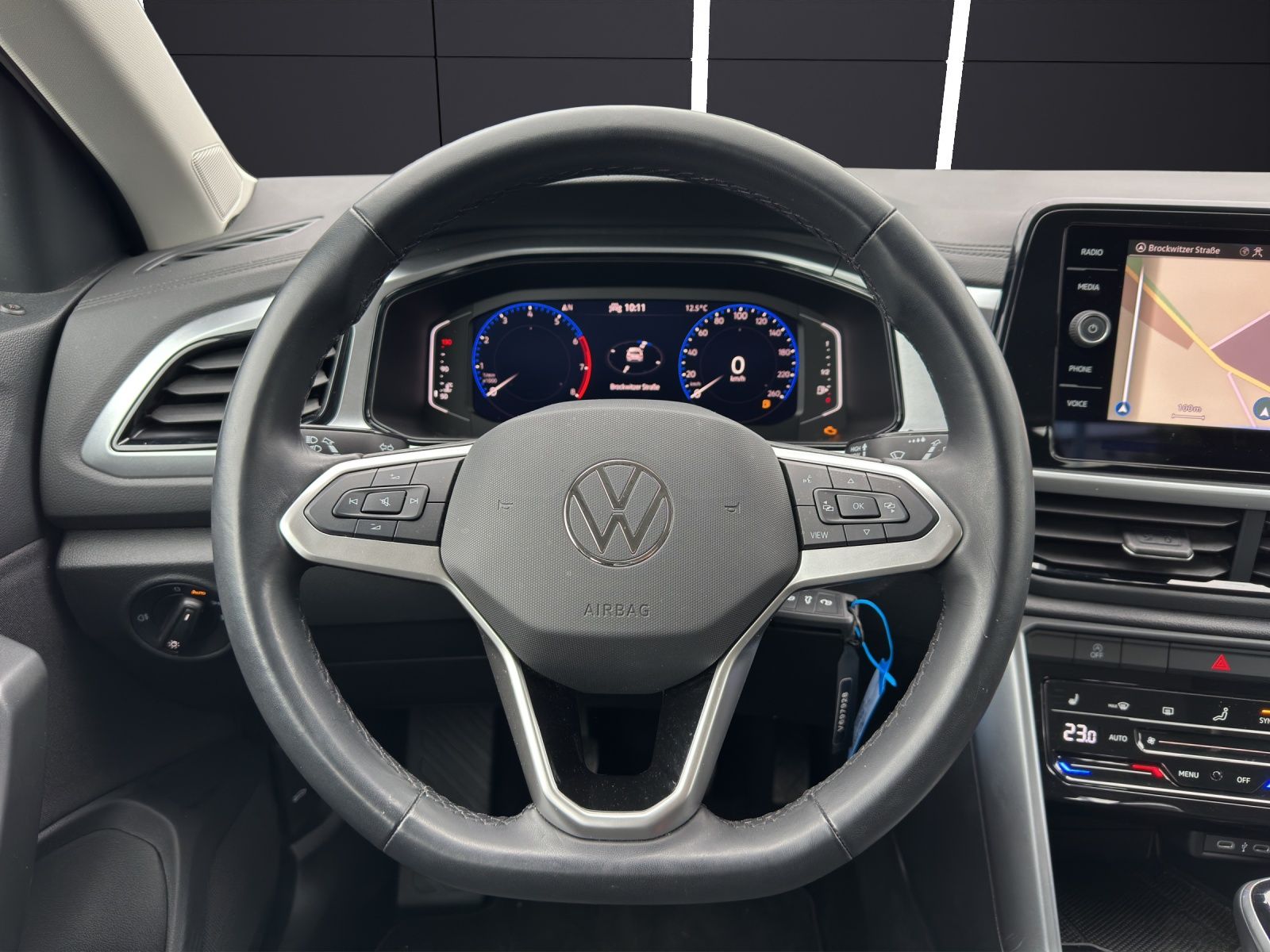 Fahrzeugabbildung Volkswagen T-Roc TSI Life LED NAVI RFK PDC SHZ LM