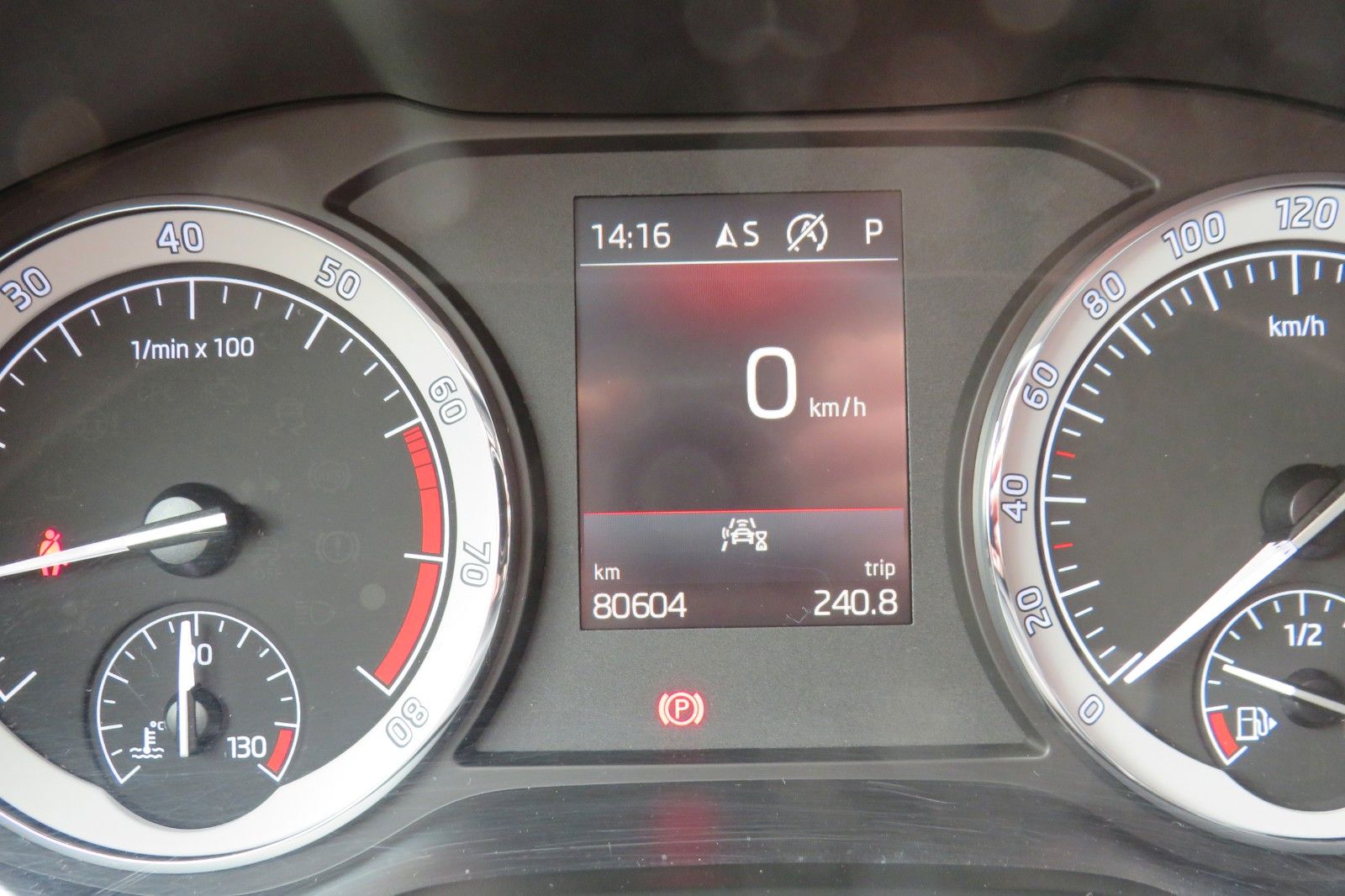 Fahrzeugabbildung SKODA Karoq Ambition DSG GRA AHK SITZH. KAMERA NAVI 1.