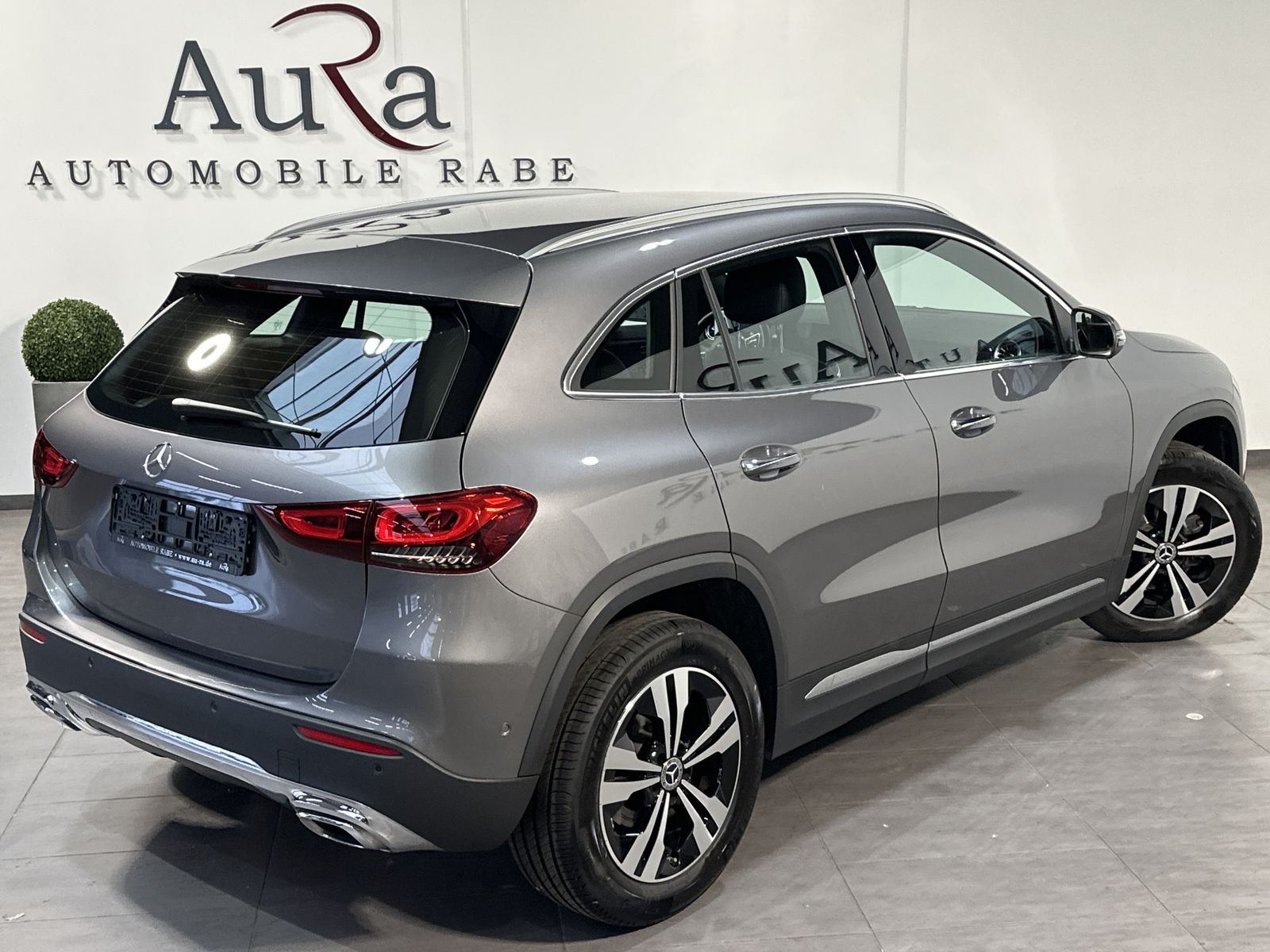 Fahrzeugabbildung Mercedes-Benz GLA 200 Progressive NAV+LED+360°+18ZO+DISTRONIC