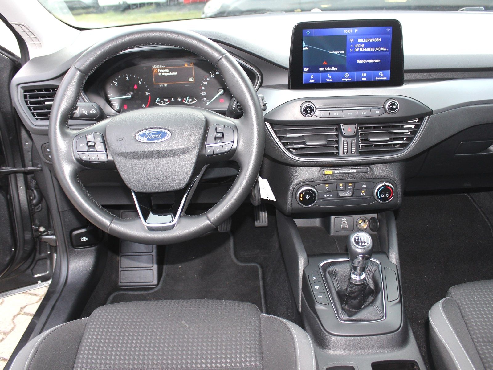 Fahrzeugabbildung Ford Focus Cool & Connect 1,5 EcoBlue