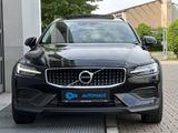 Volvo V60 CROSS COUNTRY PRO B4 AWD*PANO*HARMAN*KAM* - schwarze Volvo V60 Cross Country