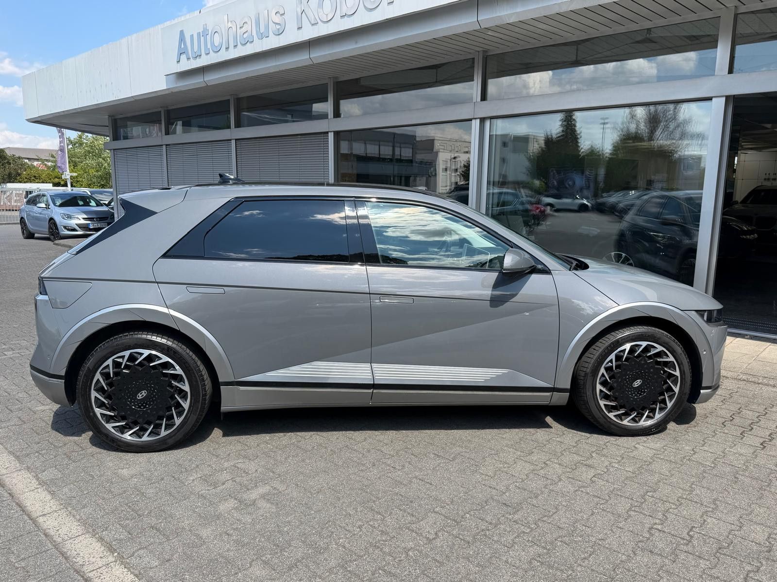 Fahrzeugabbildung Hyundai Ioniq 5 Uniq 4WD RELAX+HEAD+LED+SOLAR+360+ACC+WP