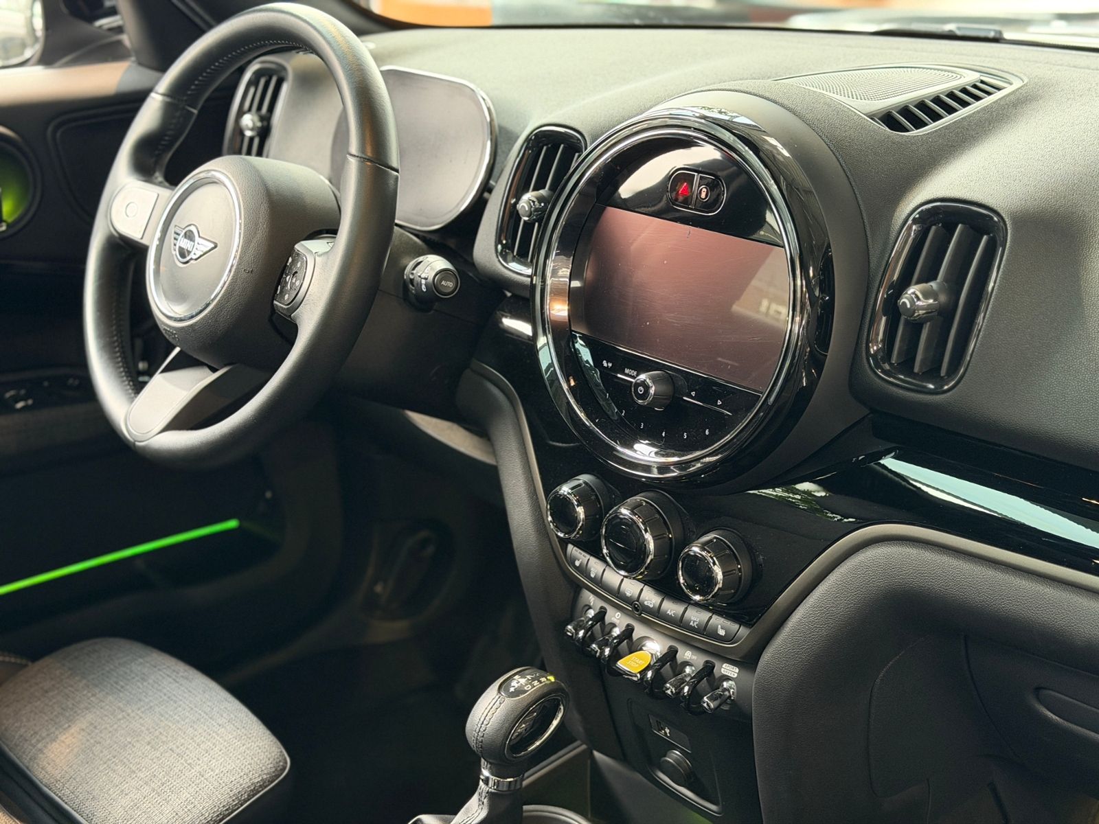Fahrzeugabbildung MINI Countryman Cooper SE PHEV Classic Trim All4 PANO