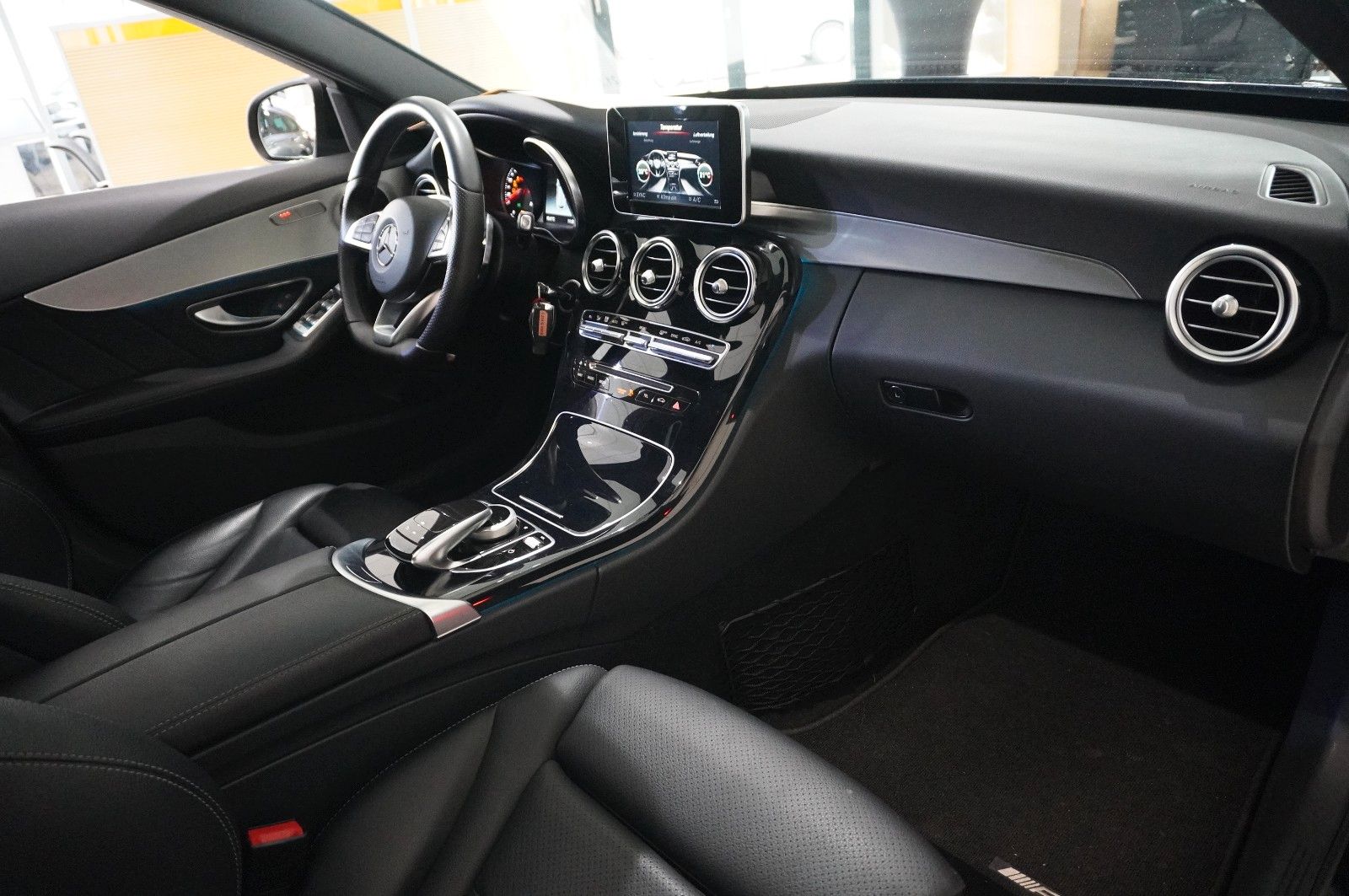 Fahrzeugabbildung Mercedes-Benz C 200 T AMG LINE 9G-TRONIC NAVI/LED/PANO./SPORT
