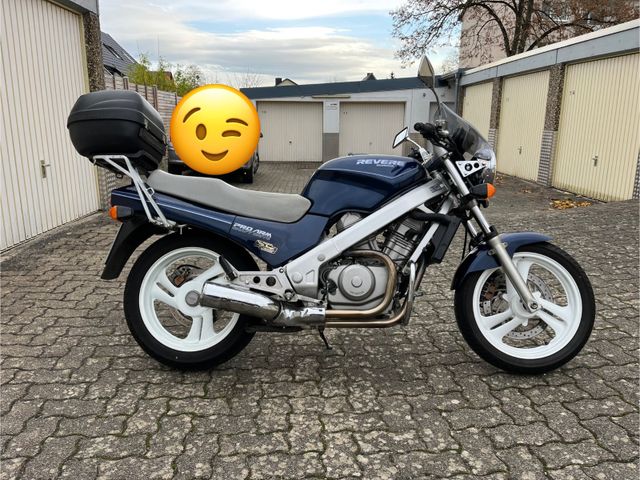 Honda NTV 650 Revere