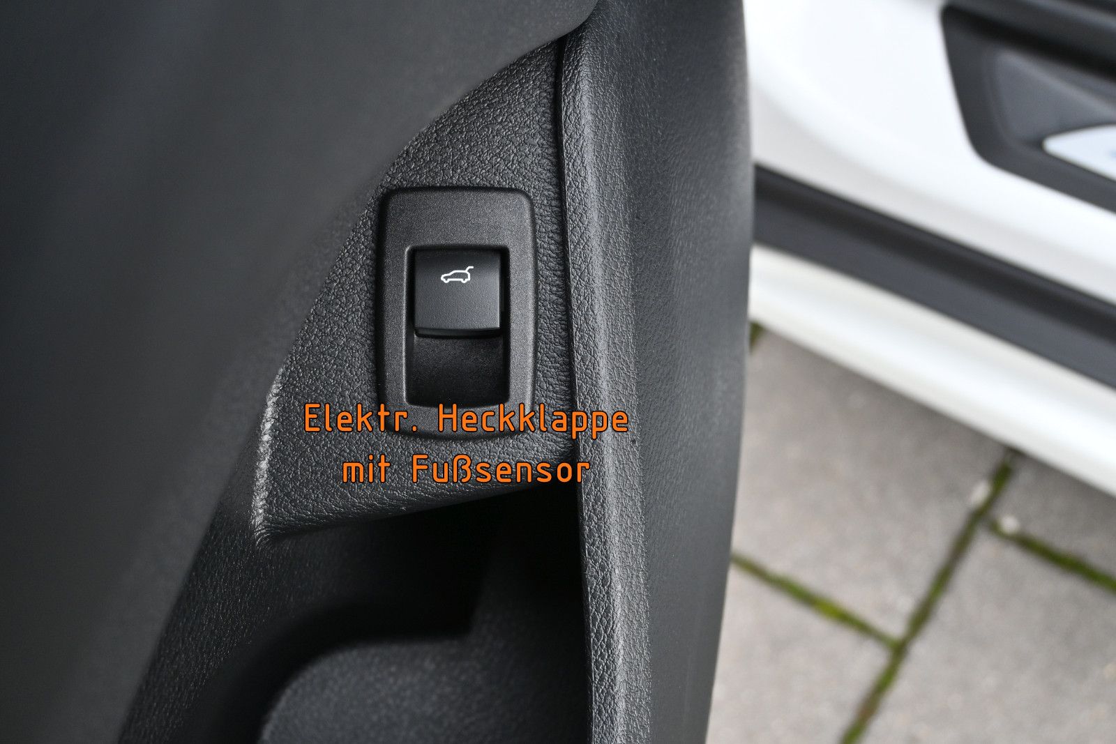 Fahrzeugabbildung BMW X1 xDr. 20d Sport Line °ACC°AHK°HEAD-UP°KAMERA°